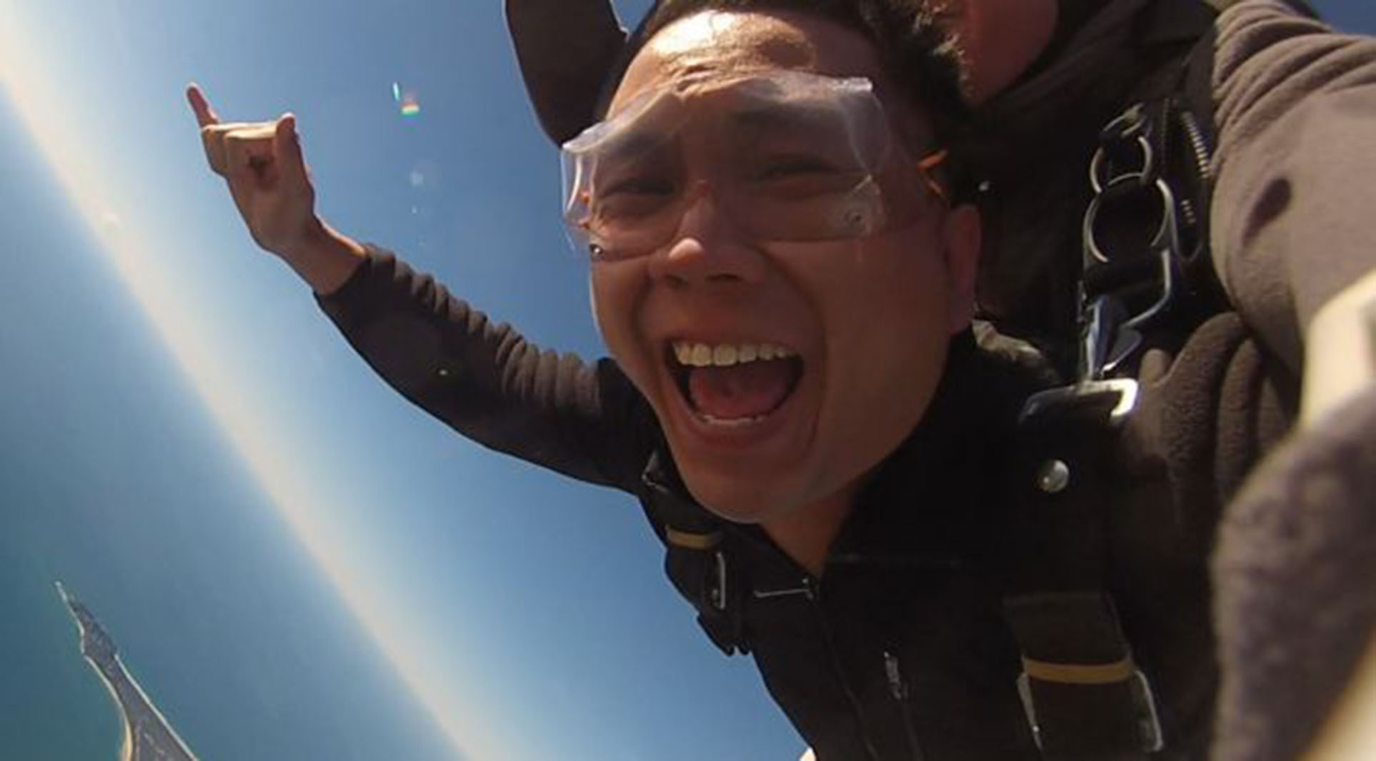 paraplegic man skydiving
