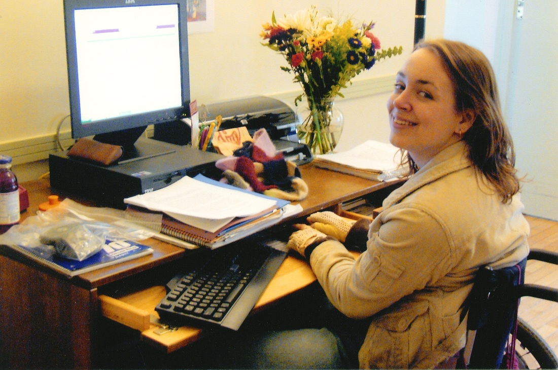 quadriplegic woman in front of a computer