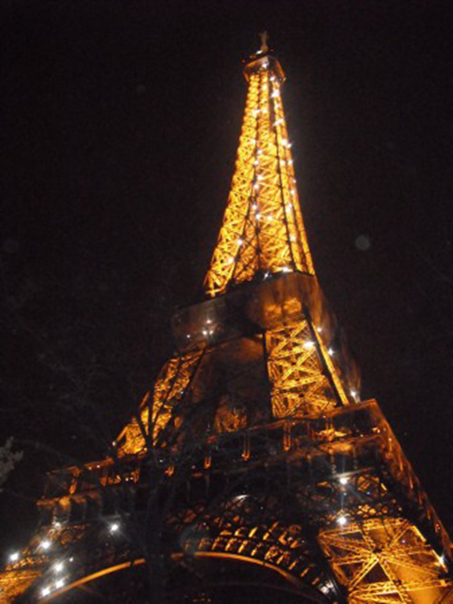 the eiffel tower in paris