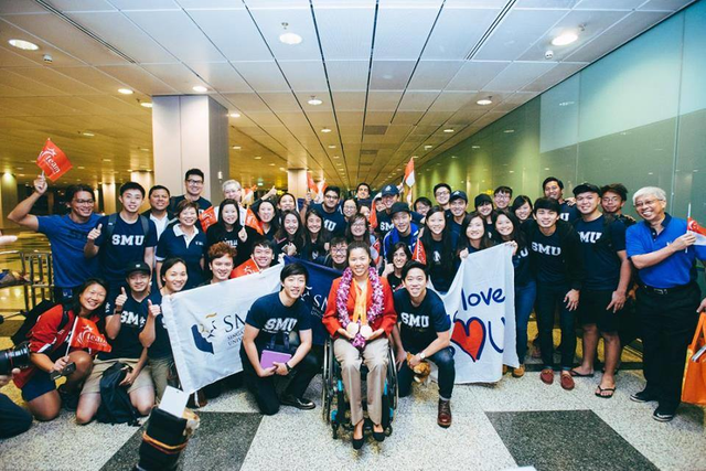 SMU staff and students greet para-swimmer Yip Pix Xiu after her return from Rio