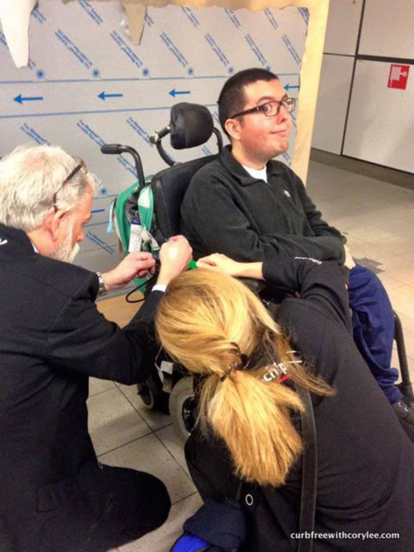 wheelchair user getting ready to board a plane