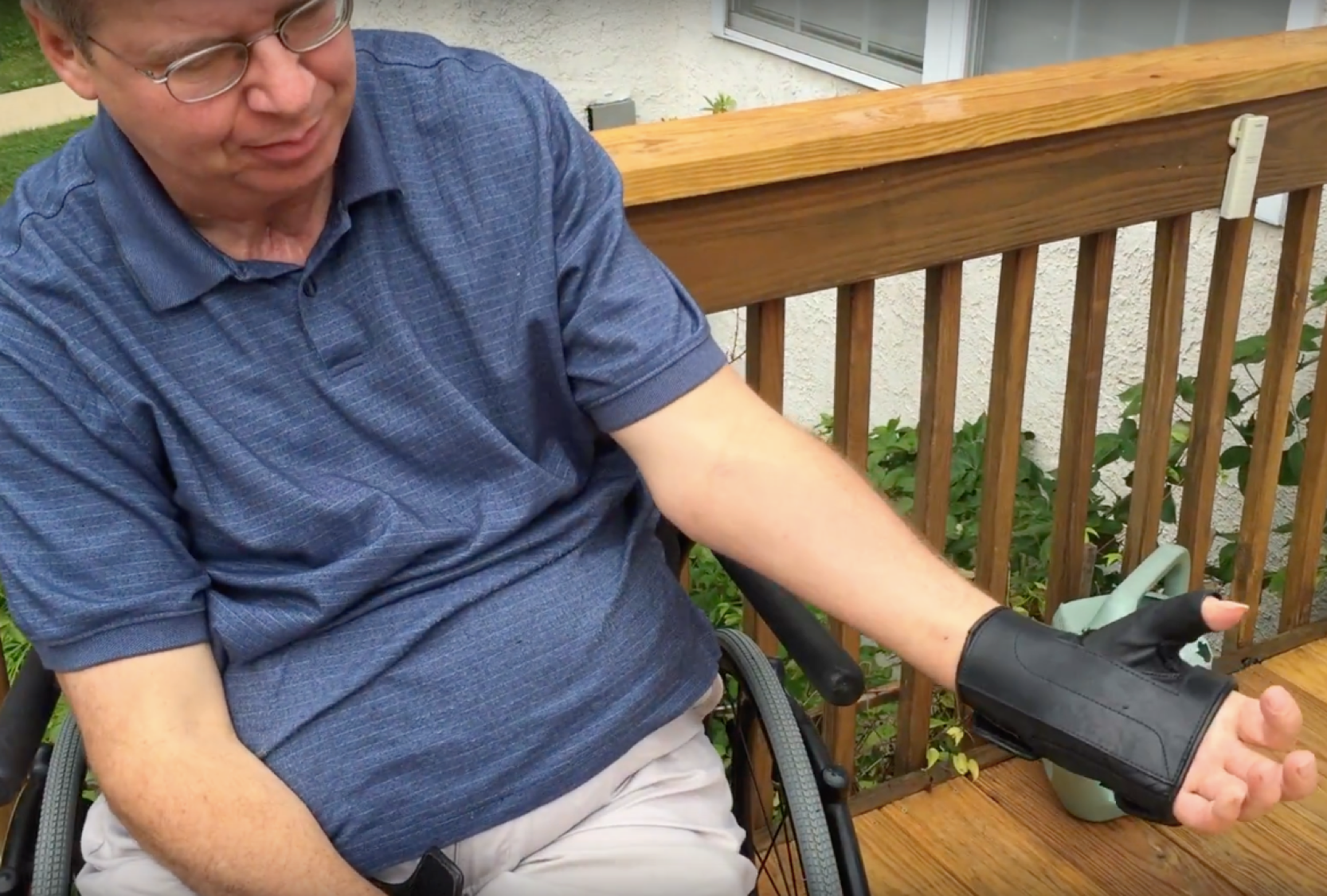 media-element file-wysiwyg-small-left