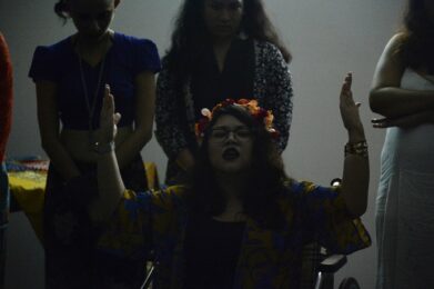 artist performs Che Siti 99