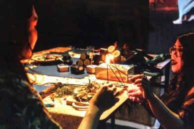 artist performs Che Siti 99