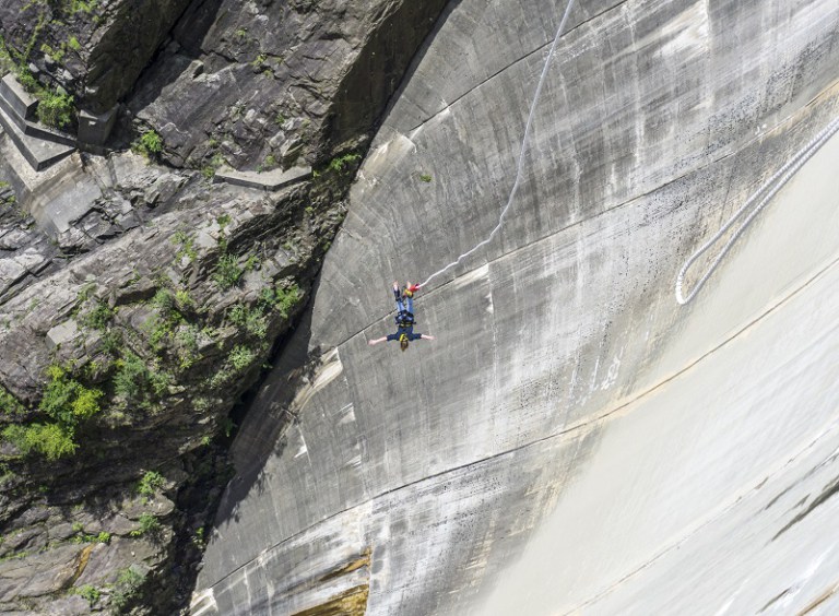 picture of someone bungee jumping