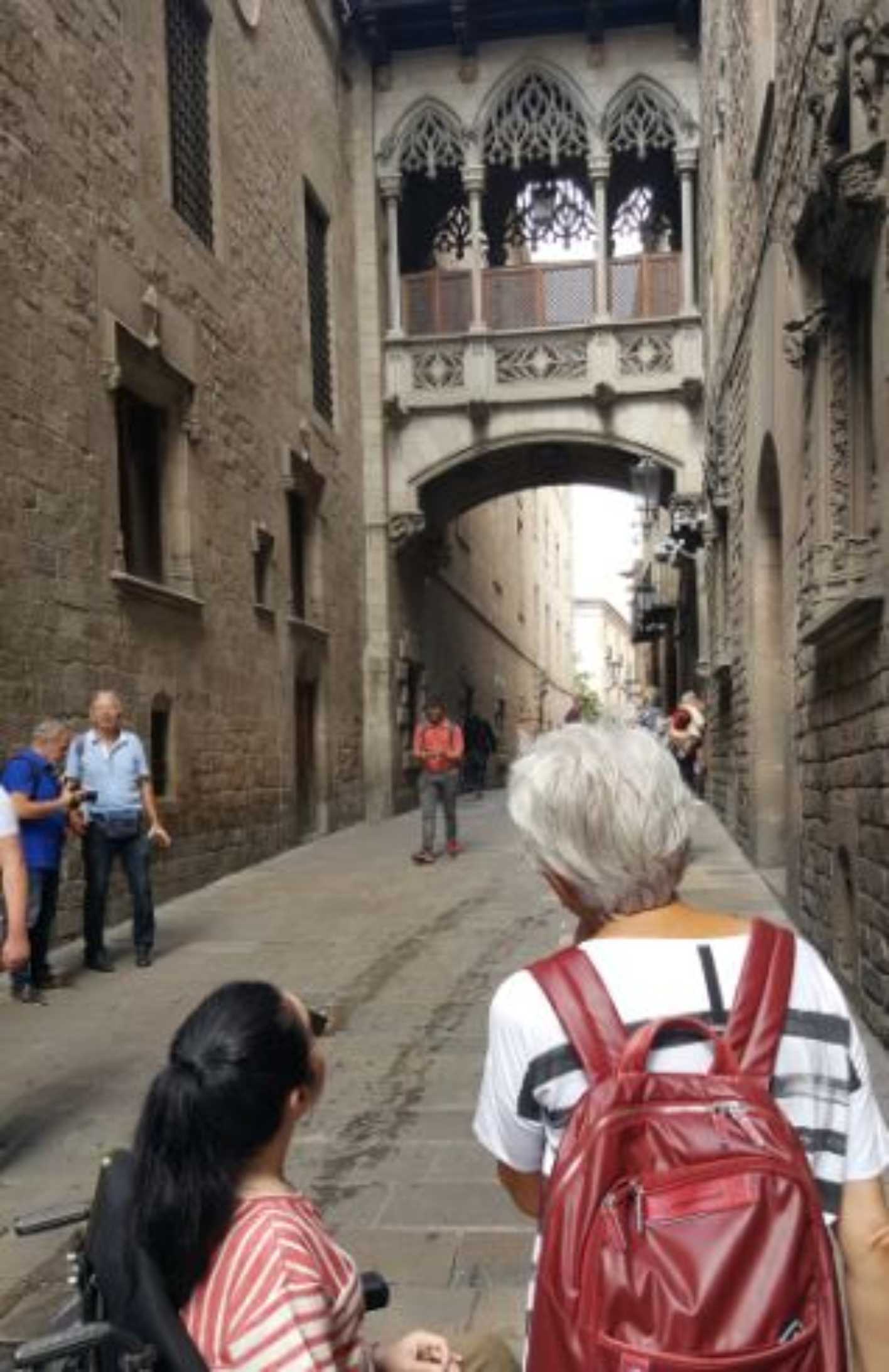 emma and tour guide in gothic quarter